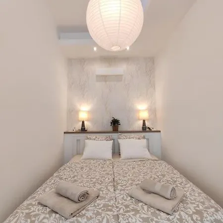 Apartment Basilica With 2 Bedr