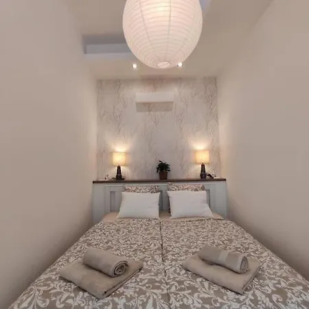 Apartment Basilica With 2 Bedr